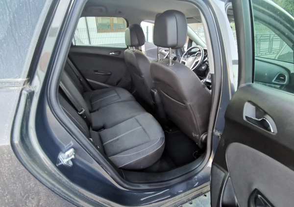 Opel Astra cena 17900 przebieg: 207000, rok produkcji 2014 z Łomża małe 172